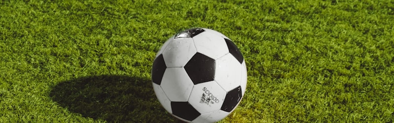 2026年4-3-3阵型战术板示意图 - 展示前锋三角与中场倒三角站位
